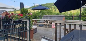 Terrace/patio - USK AND RAILWAY INN (Brecon)