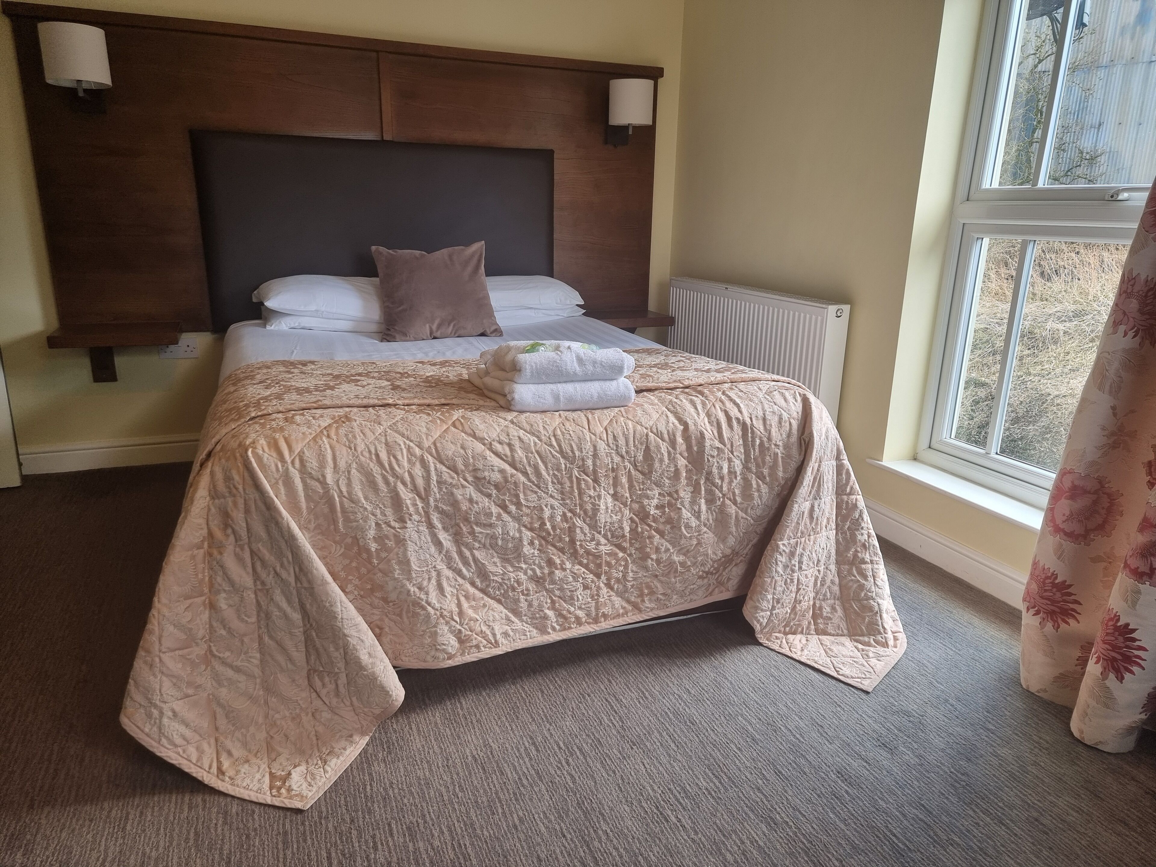 Triple Room | Egyptian cotton sheets, premium bedding, pillow-top beds, desk