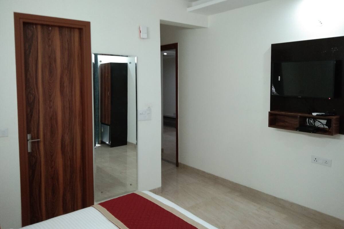 Quarto casal empresarial, para fumantes | Cofres nos quartos, quartos à prova de som