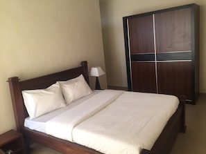 Frette Italian sheets, premium bedding, in-room safe