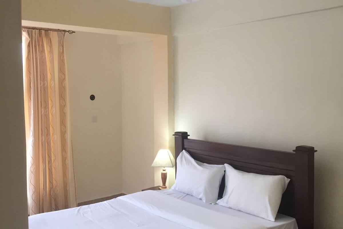 Standard-Doppelzimmer, 1 Queen-Bett, Nichtraucher | Italienische Bettbezüge von Frette, hochwertige Bettwaren, Zimmersafe