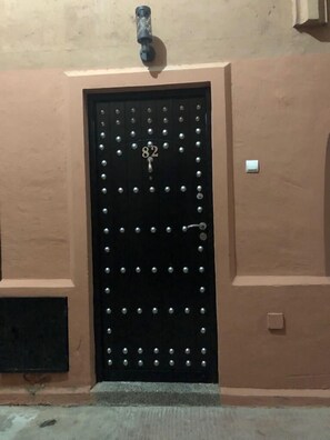 Pintu masuk properti