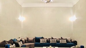 Lobby sitting area - Riad Yasmine Marrakech (Marrakech)