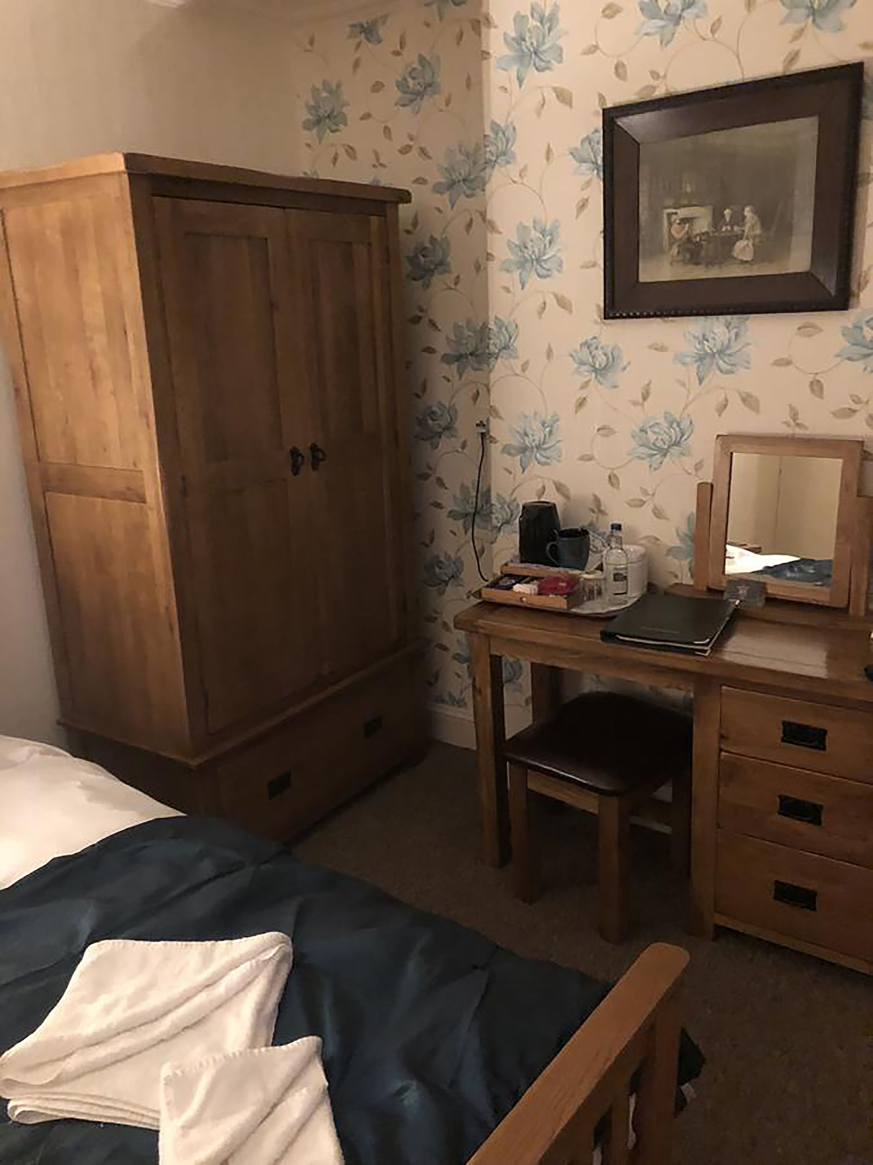 deluxe double room | bed sheets