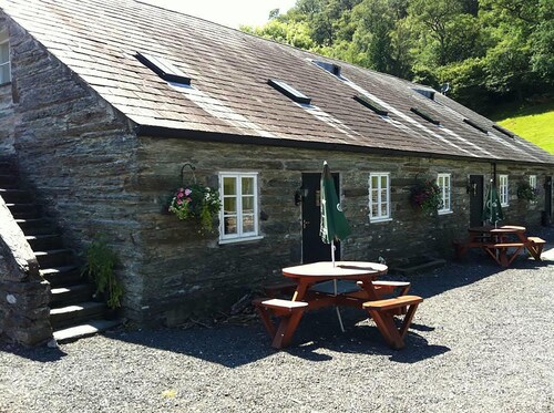 The Oakeley Arms Hotel