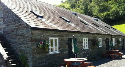 The Oakeley Arms Hotel