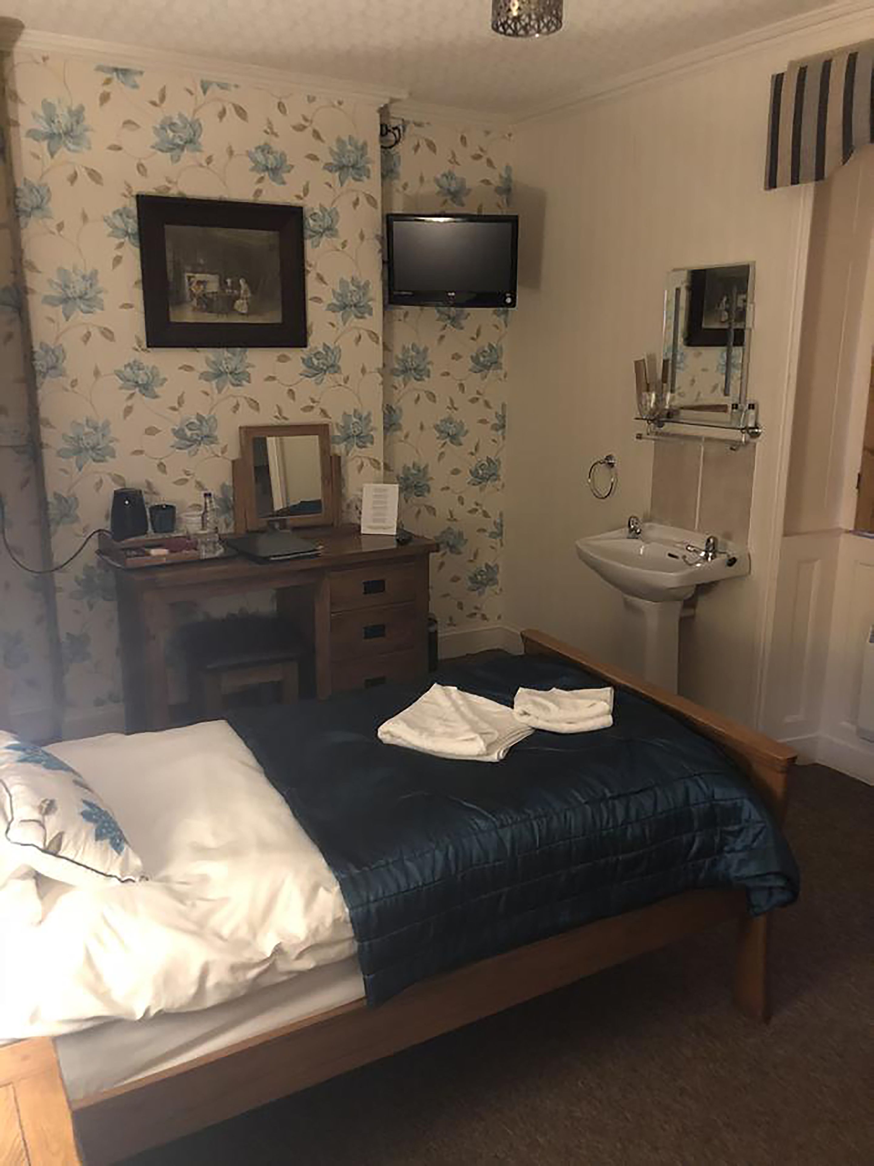 single room | bed sheets