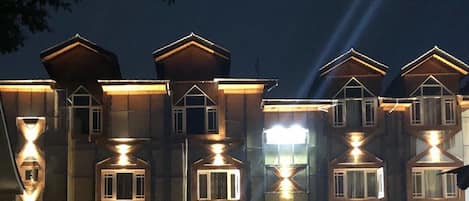 Pintu masuk properti