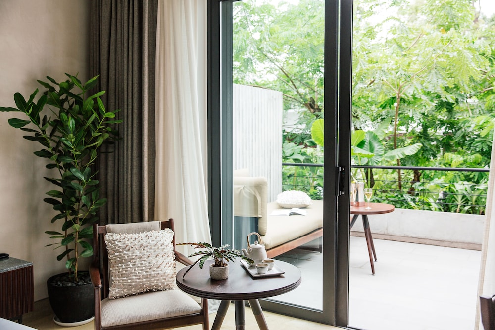 Treeline Urban Resort by null