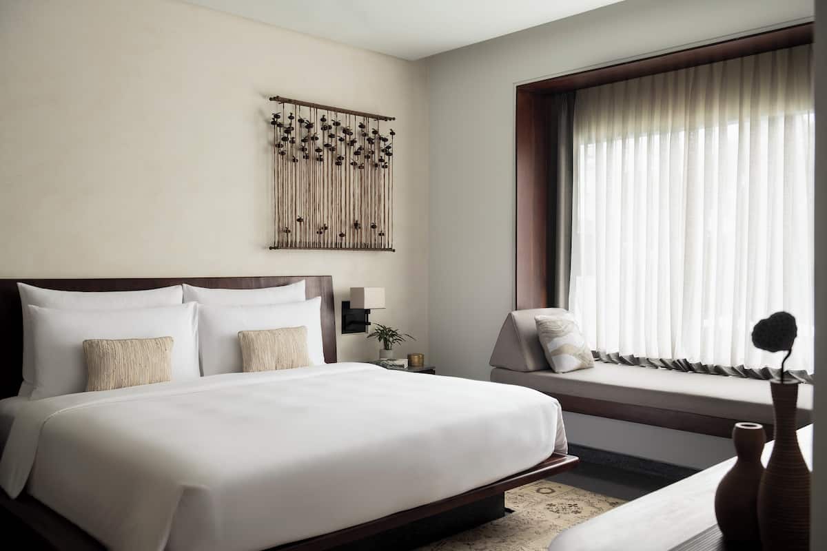 Executive-Zimmer | Italienische BettbezĂŒge von Frette, hochwertige Bettwaren, Minibar