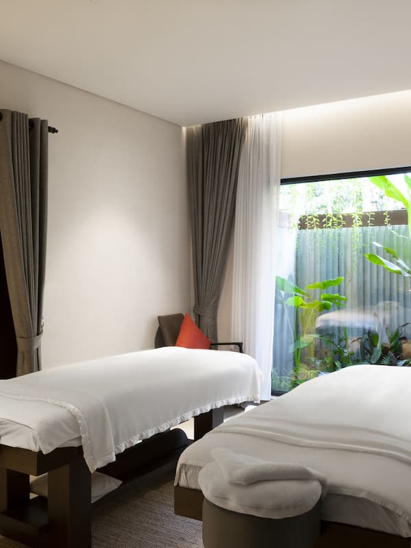 Couples treatment room(s), body treatments, aromatherapy