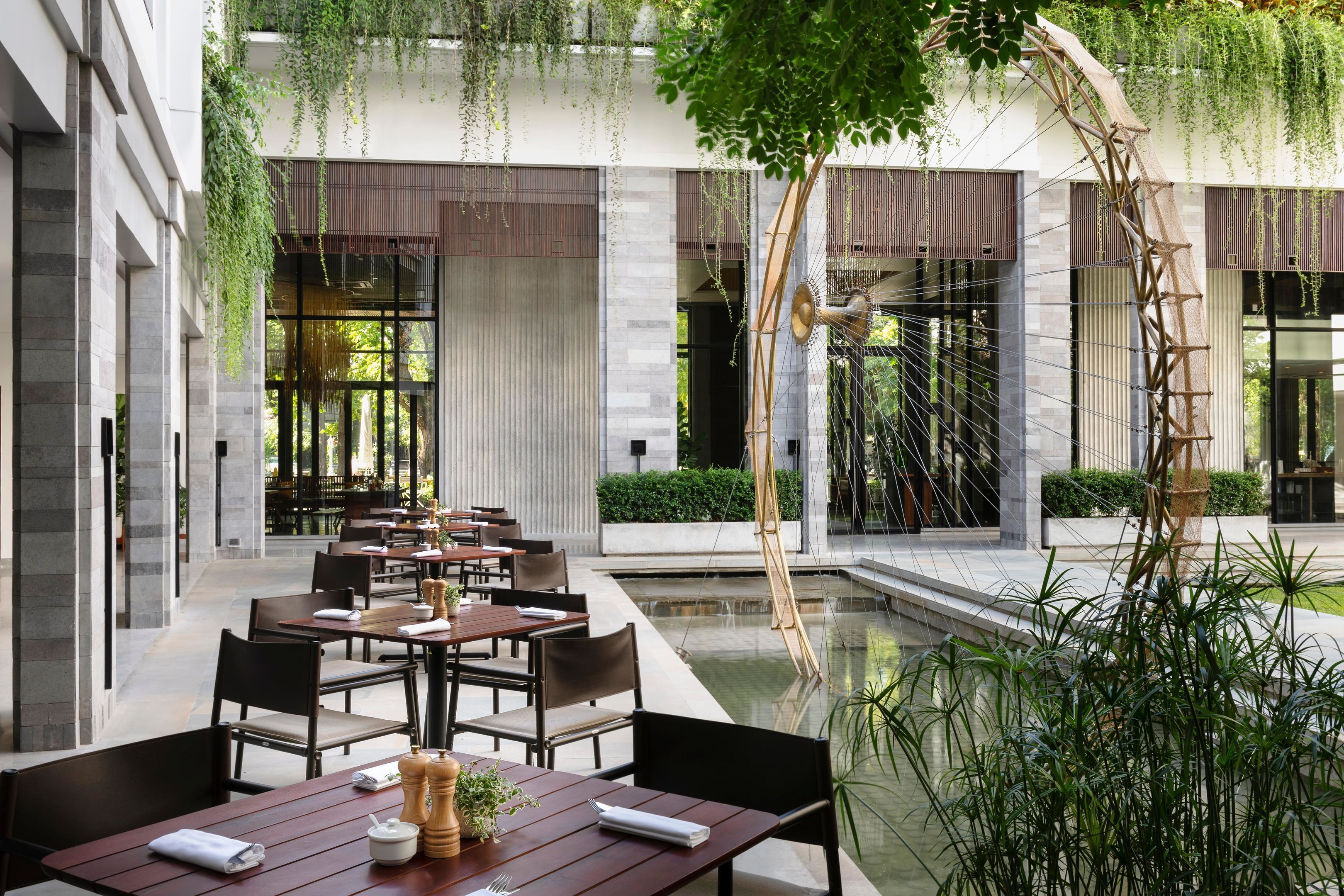 3 间餐厅，供应早餐、午餐和晚餐，国际美食