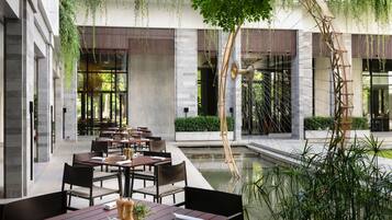 3 restaurants, breakfast, lunch, dinner served; international cuisine