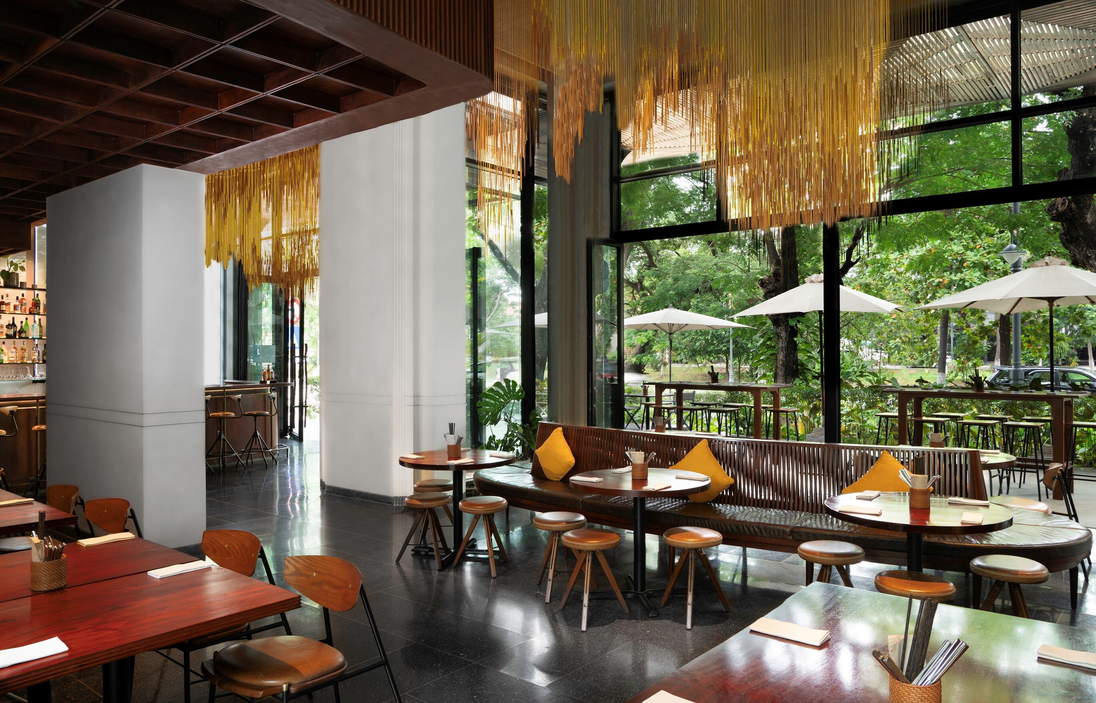 3 restaurants, breakfast, lunch, dinner served; international cuisine