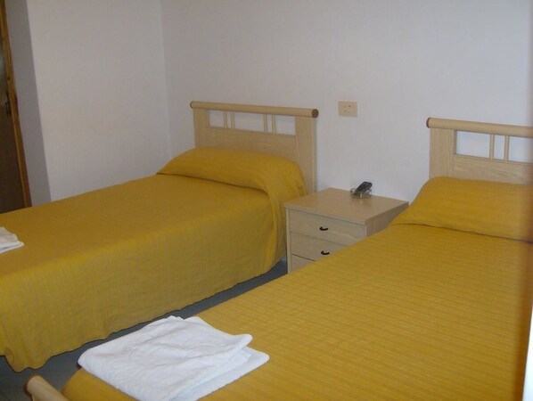 Twin Room | Free WiFi, bed sheets