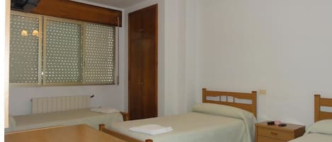 三人房 | 免費 Wi-Fi、床單