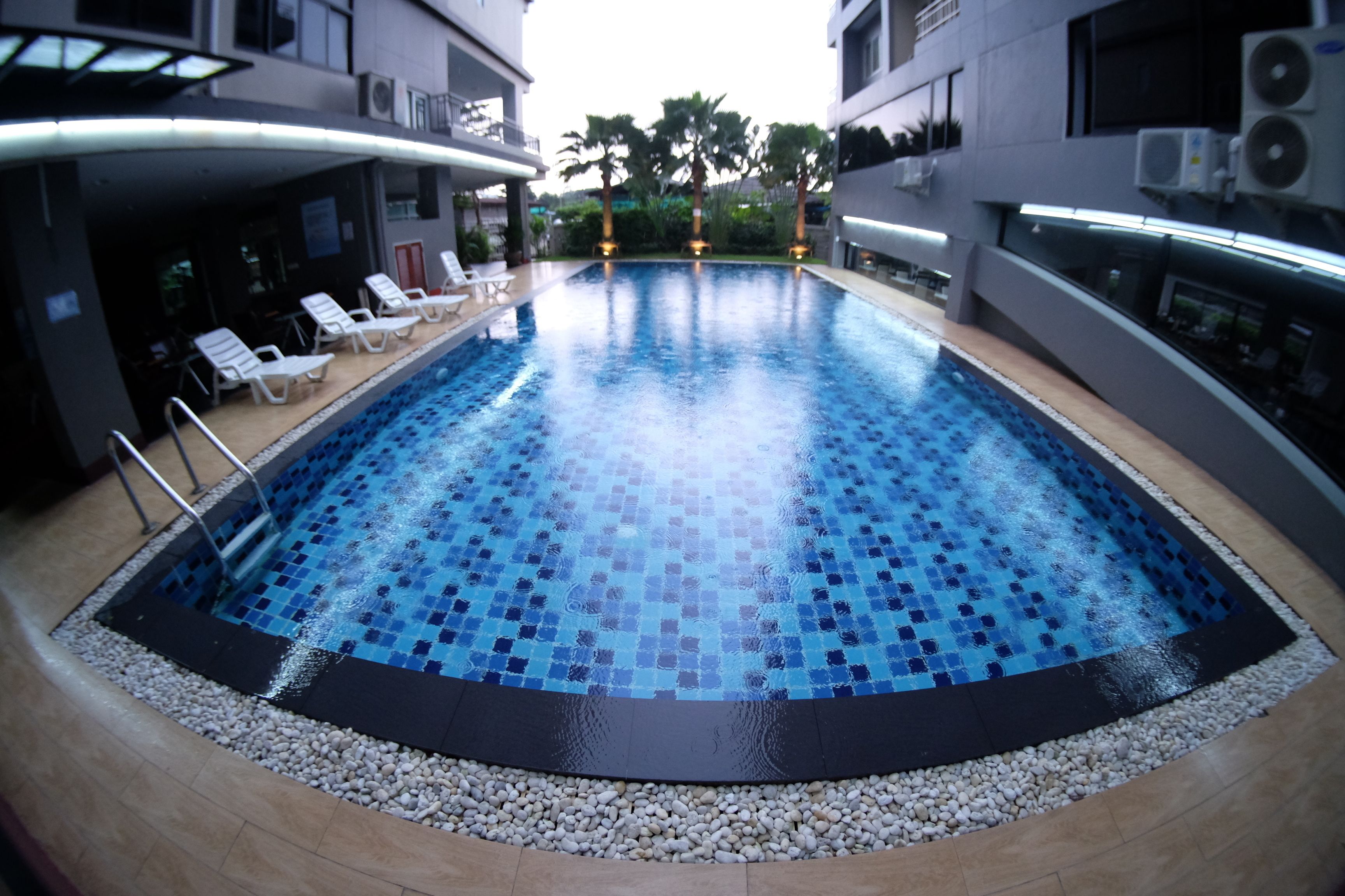 Kolam renang terbuka 