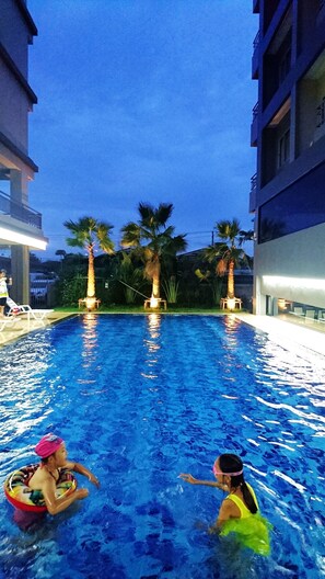 Outdoor pool - Apple Holiday (Bangkok)