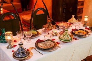 Breakfast, lunch and dinner served - Dar Warda (Marrakech)