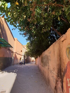 المنشأة من الخارج