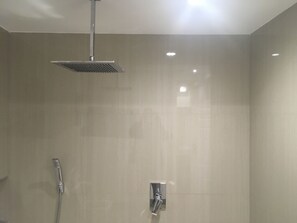 Ferienhaus | Dusche im Bad