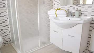 Dusche, Regendusche, kostenlose Toilettenartikel, Bidet