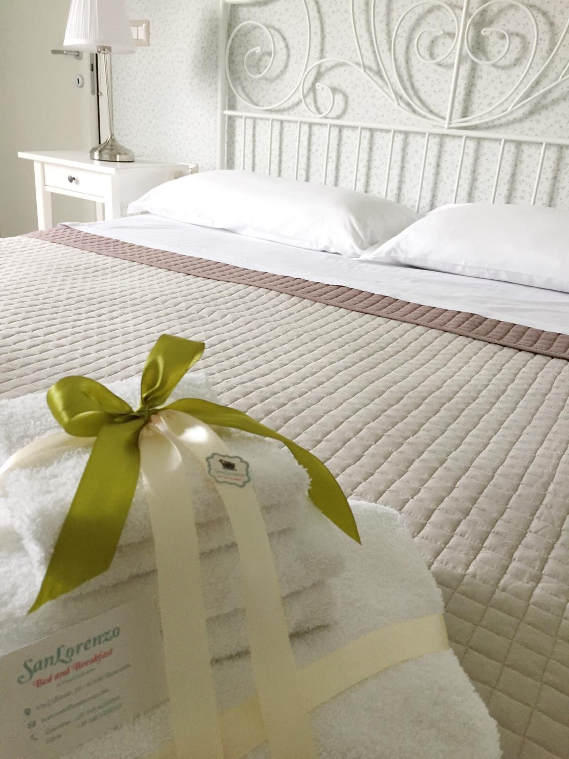 Bureau, espace de travail pour ordinateur portable, rideaux occultants