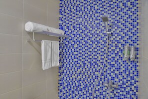 Standard Twin Room | Bathroom
