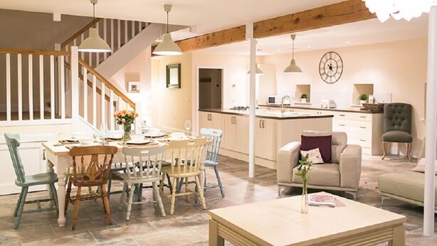 Ferienhaus, 4 Schlafzimmer, Nichtraucher, Whirlpool | Essbereich im Zimmer