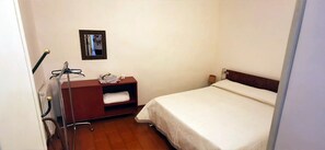 LÀgenhet | StrykjÀrn/strykbrÀda, gratis wi-fi och sÀngklÀder