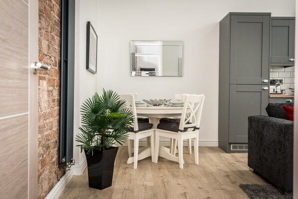 2 bedrooms, individually decorated, individually furnished - Stunning City Centre 2 Bedroom Apartments (Liverpool)