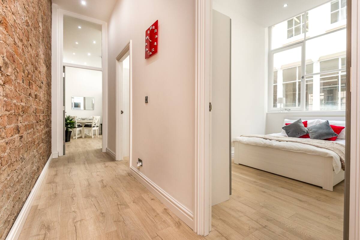 2 bedrooms, laptop workspace, iron/ironing board, free WiFi