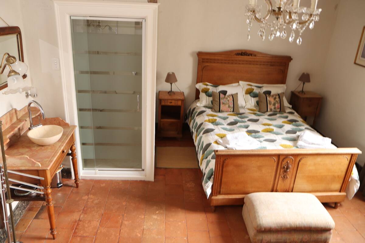 Deluxe-Doppelzimmer, mit Bad | 1 Schlafzimmer, Bettwäsche aus ägyptischer Baumwolle