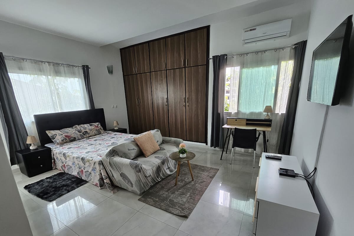 Suite estudio Confort, 1 cama Queen size | 1 habitación, decoración personalizada y escritorio