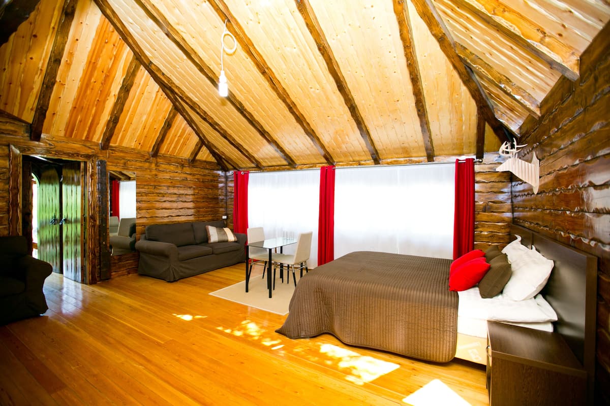 Family Room | Iron/ironing board, free WiFi, bed sheets
