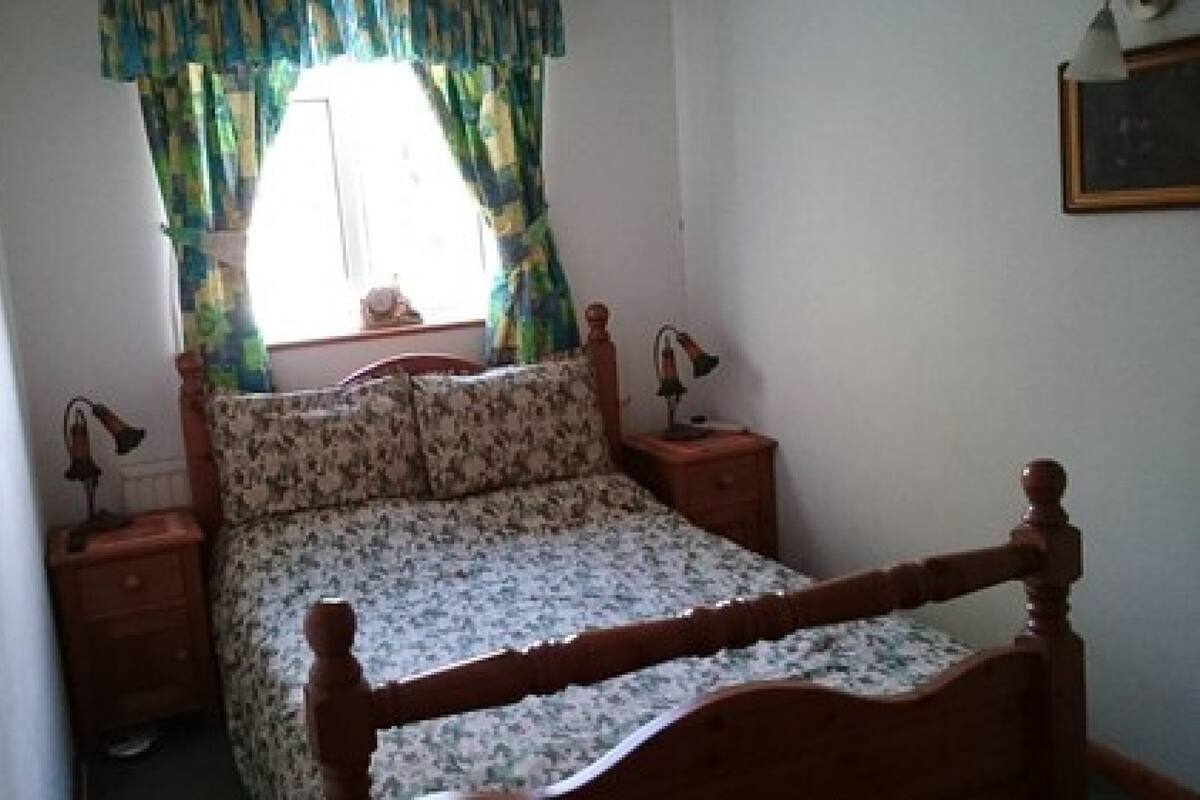 Basic Double Room, 1 Double Bed | Iron/ironing board (on request), WiFi (free), bed sheets