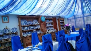 Daily full breakfast (GBP 10 per person)