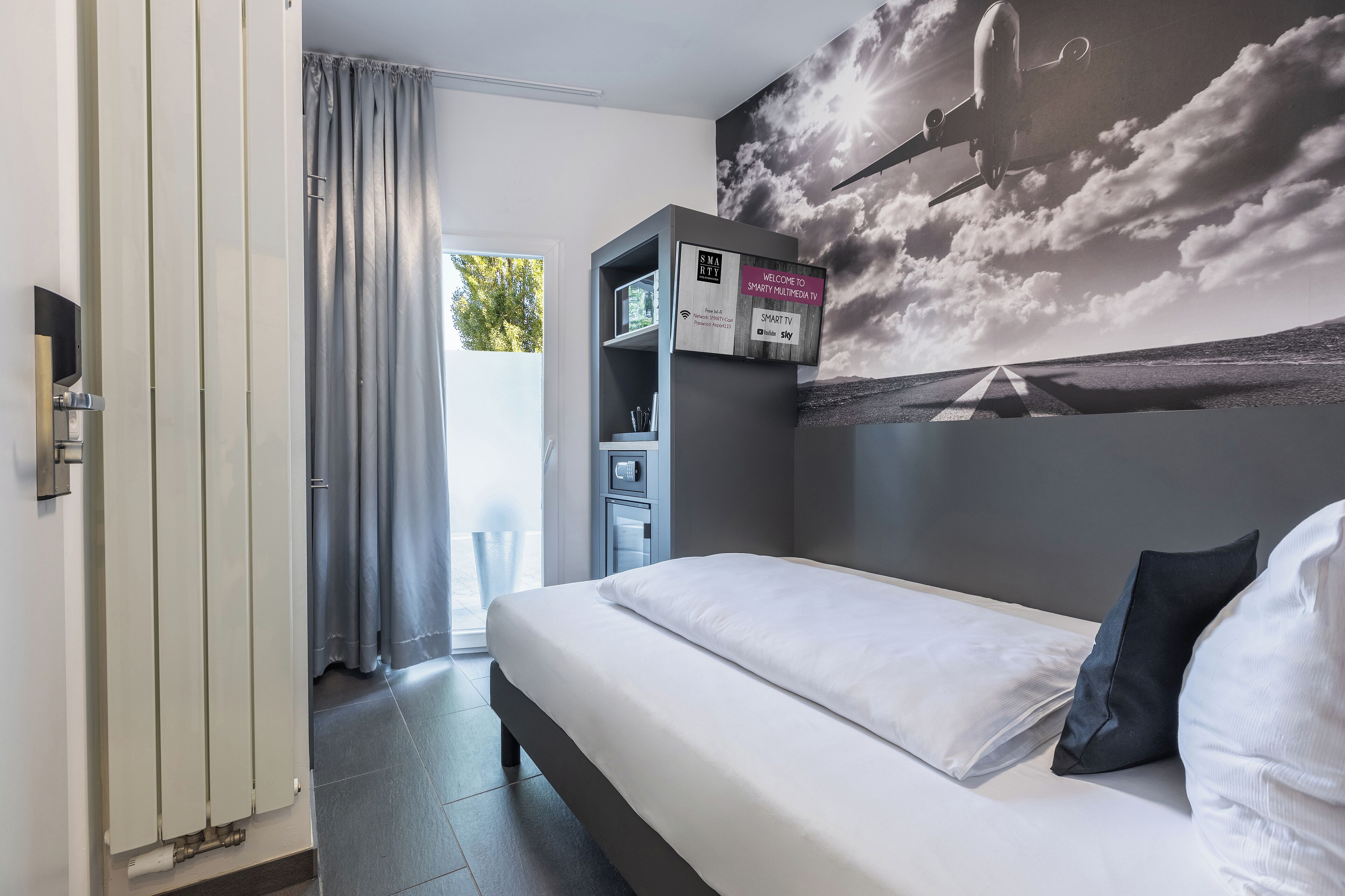 in-room safe, desk, soundproofing, free wifi