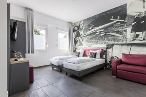 In-room safe, desk, soundproofing, free WiFi - SMARTY Airport Cologne Hotel (Cologne)