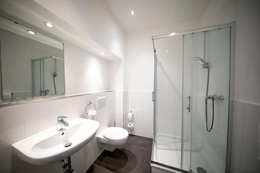 business single room | bathroom | shower, hair dryer, towels, soap