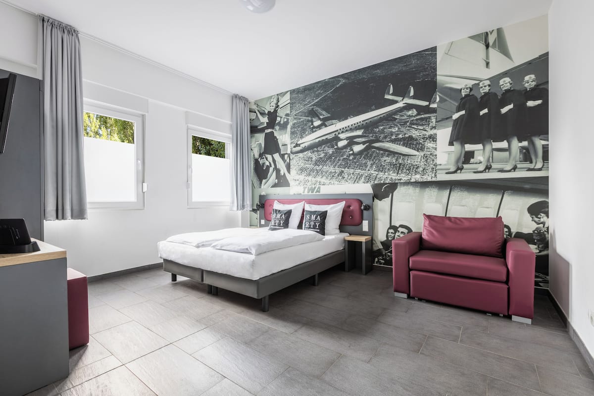 In-room safe, desk, soundproofing, WiFi (free)