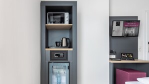 Coffre-fort, bureau, système d’insonorisation, accès au Wi-Fi (inclus)