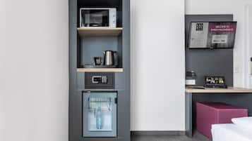 In-room safe, desk, soundproofing, free WiFi