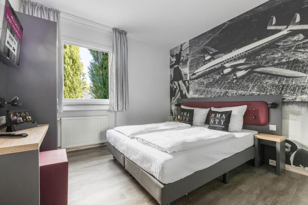 business double room | in-room safe, desk, soundproofing, free wifi