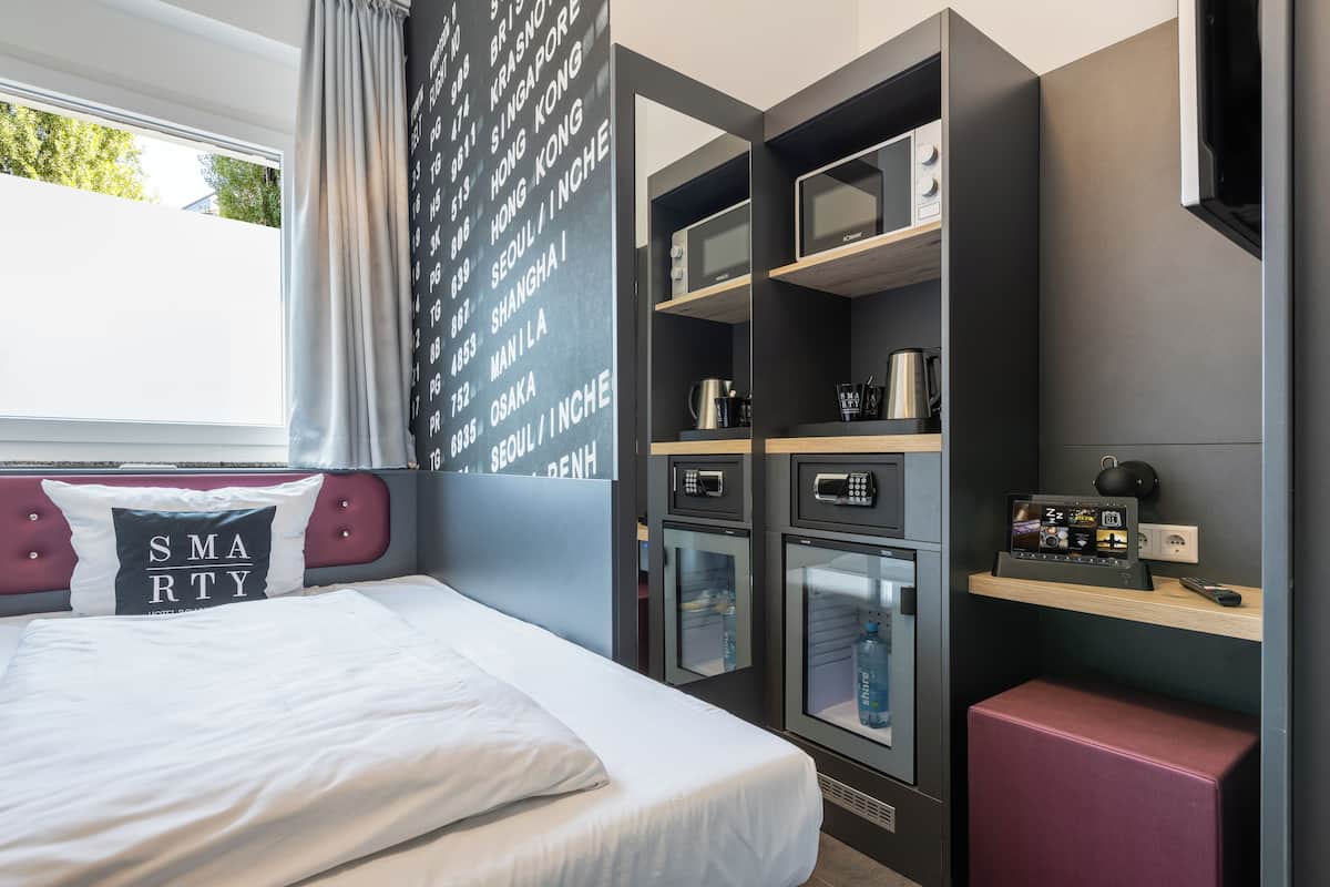 in-room safe, desk, soundproofing, free wifi