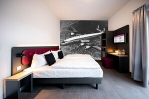 In-room safe, desk, soundproofing, free WiFi - SMARTY Airport Cologne Hotel (Cologne)