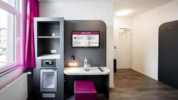 Classic Double Room | In-room safe, desk, soundproofing, free WiFi