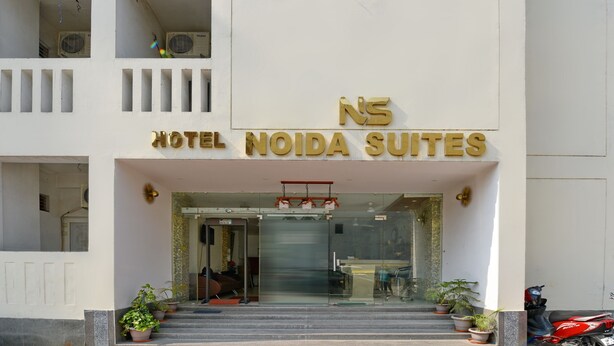 Property entrance - Hotel Noida Suites (Noida)