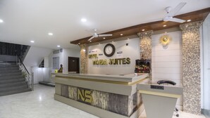 Lobby - Hotel Noida Suites (Noida)