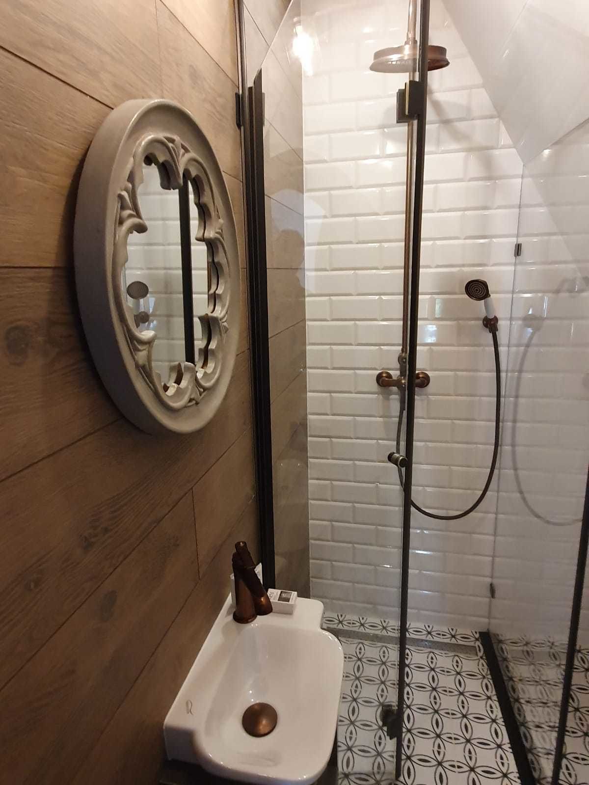 standard double room | bathroom | shower, free toiletries, hair dryer, slippers